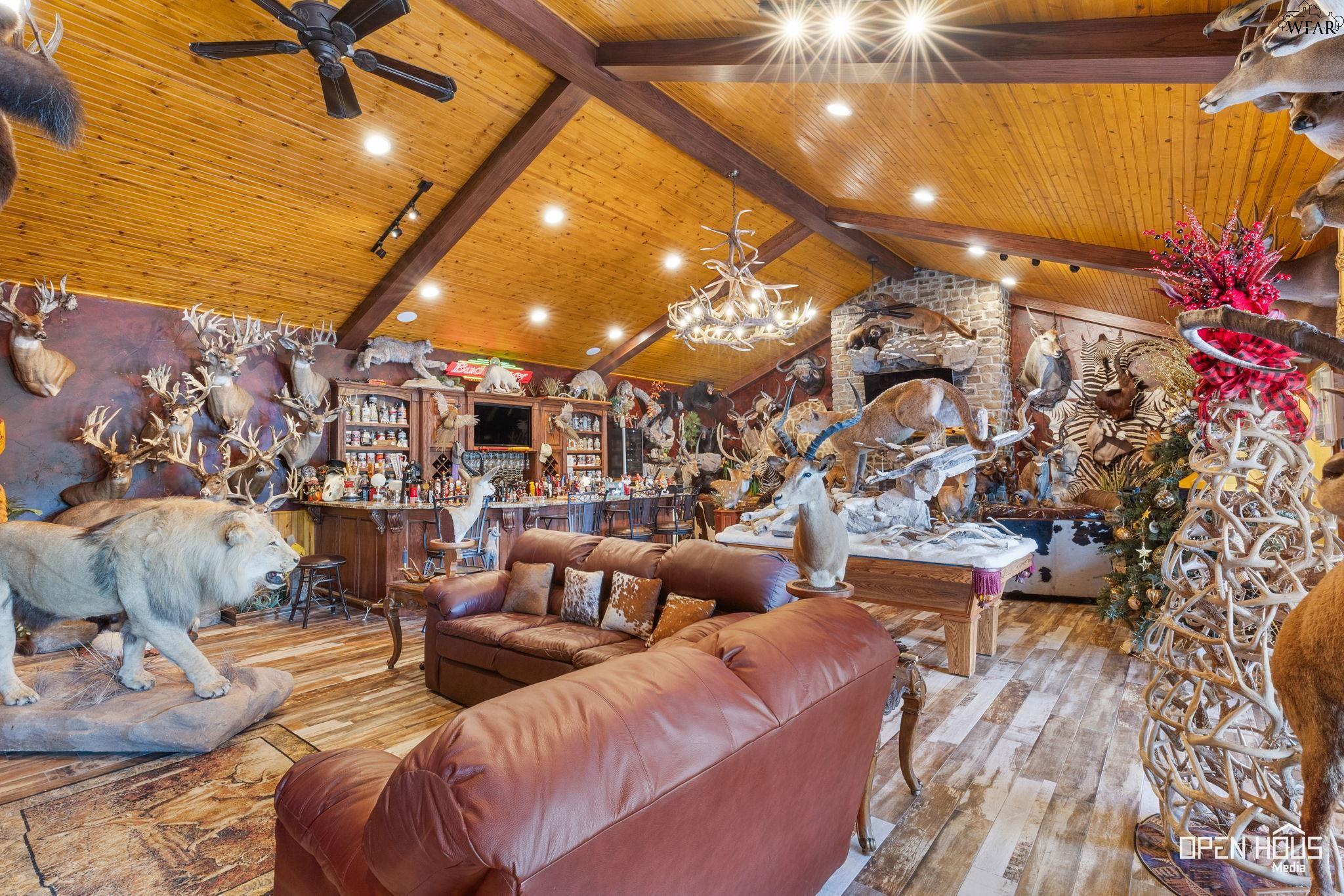 Pool house lounge